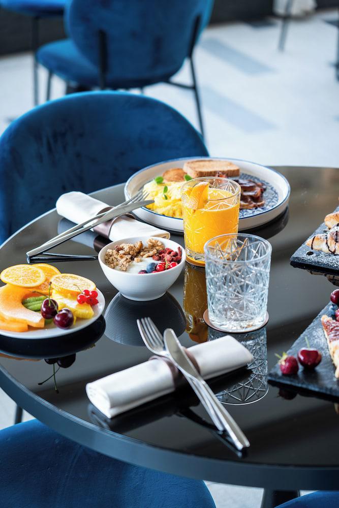 Breakfast meal