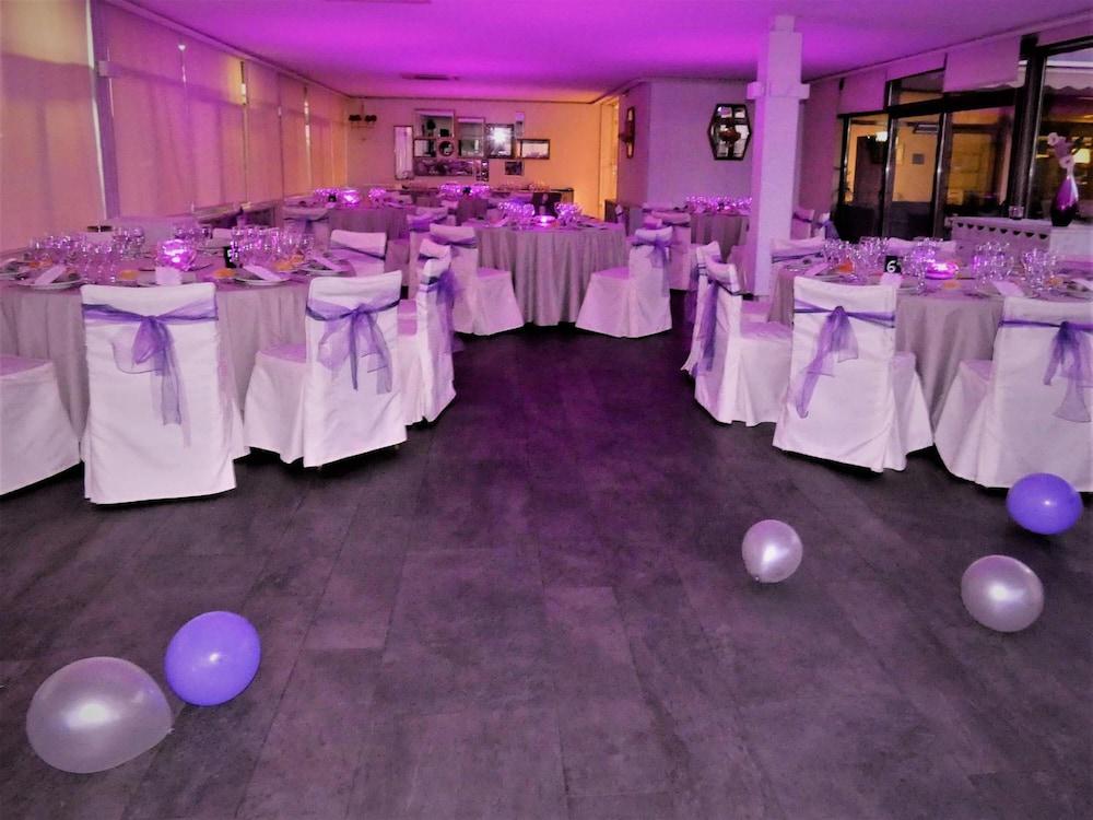 Banquet hall